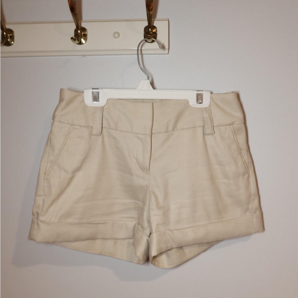 Express Midi Mid Rise Khaki Linen Shorts - Picture 4 of 7